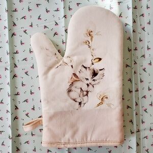 Victorian Trading Co. P Willow Kitten oven mitt